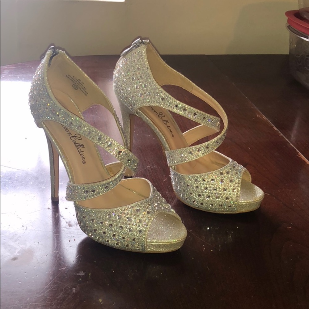 Women’s size 5.5 silver pumps